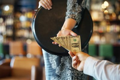 Customer Leaves $3 000 Tip For Waitress