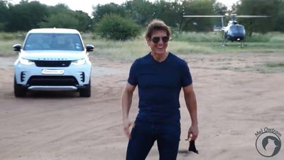 Tom Cruise Shares His Love For Sa On Stage